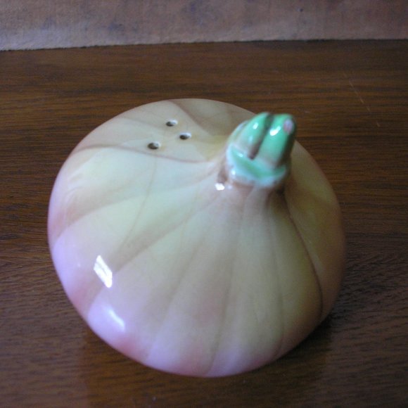 Vintage Ceramic Salt and Pepper Shaker, Onions PY - Picture 4 of 9